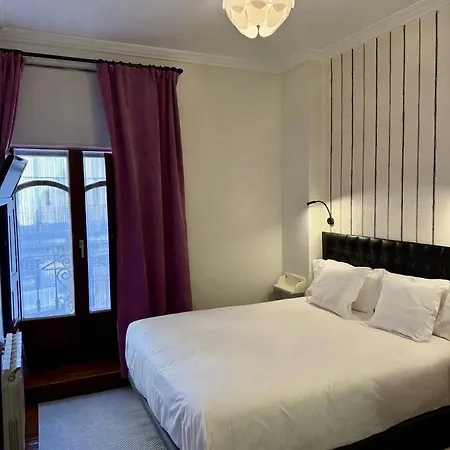 Cuatro Caminos Πανσιόν 4*