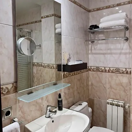 Πανσιόν Cuatro Caminos 4*