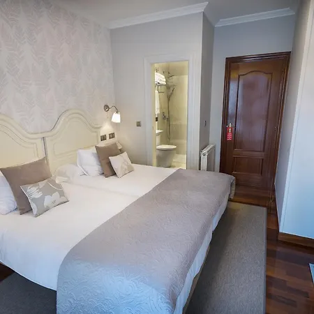 Πανσιόν Cuatro Caminos Torrelavega