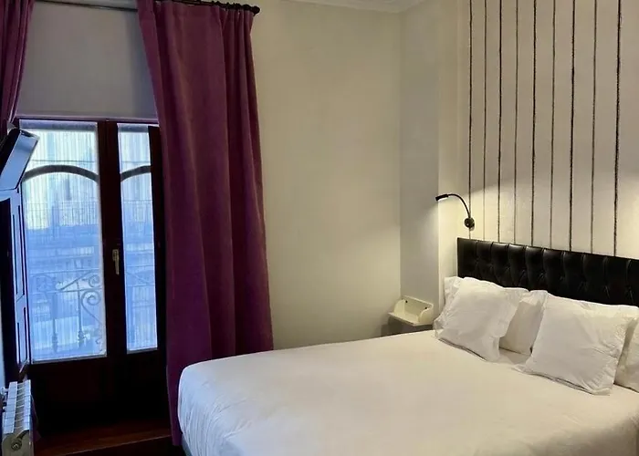 Cuatro Caminos بيت ضيافة 3*