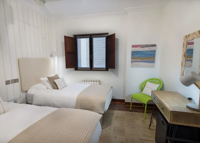 Cuatro Caminos توريلافيجا